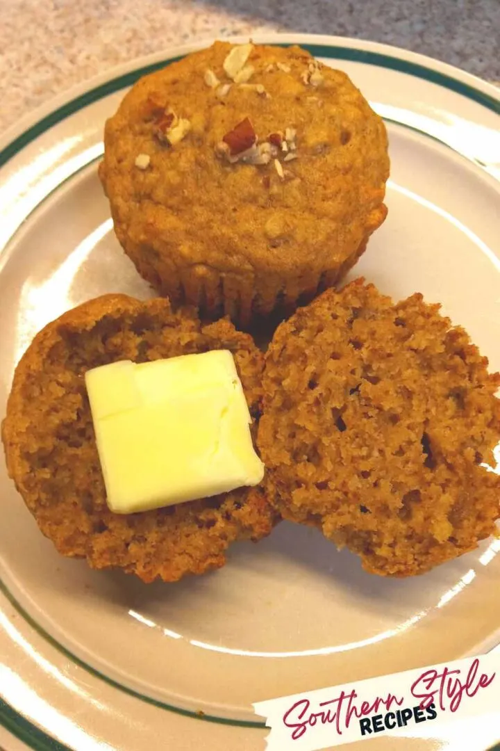 Fig oatmeal muffins with butter